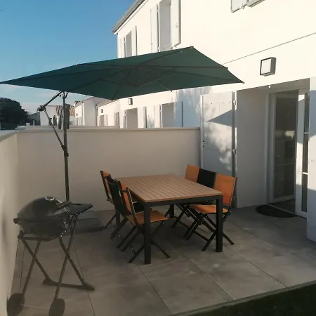 L'amiral Maison Avec Piscine/parking/wifi/plages 5kms Holiday home